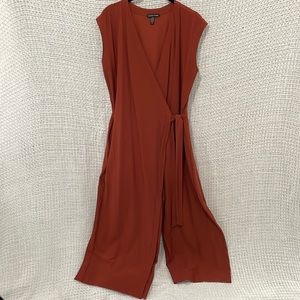 Eileen Fisher Jumper Chic! Comfortable! Like New! No wear! No tear! Has pockets!
